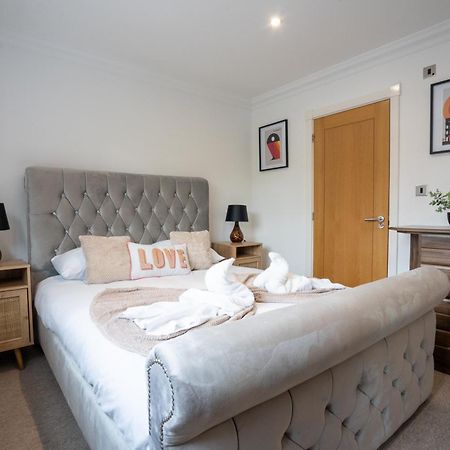 Emirates House, Luxe 5 Bed, With King Sized Beds, Next To Aiport & Nec, Jlr 5 Mins Βίλα Marston Green Εξωτερικό φωτογραφία