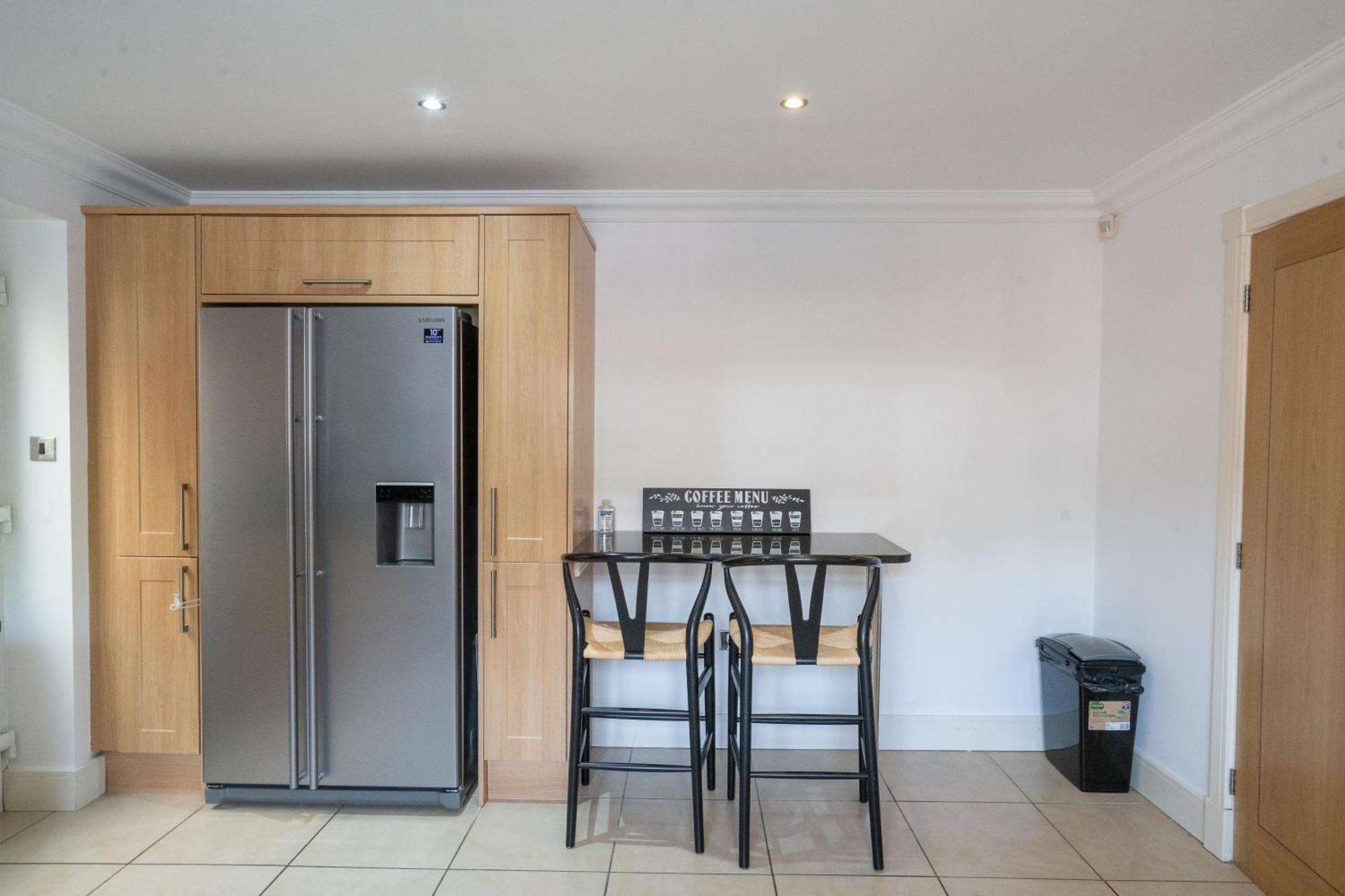 Emirates House, Luxe 5 Bed, With King Sized Beds, Next To Aiport & Nec, Jlr 5 Mins Βίλα Marston Green Εξωτερικό φωτογραφία