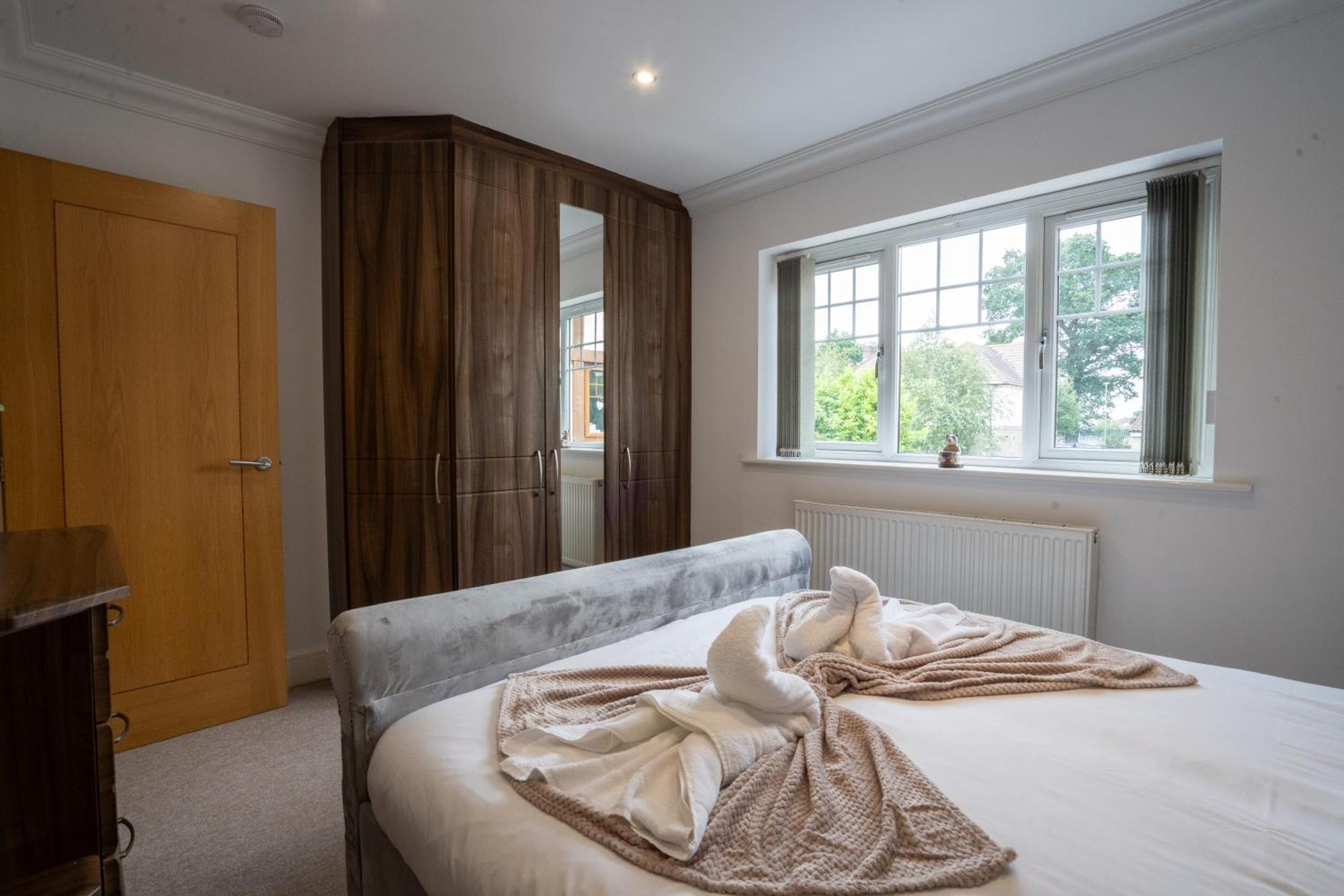 Emirates House, Luxe 5 Bed, With King Sized Beds, Next To Aiport & Nec, Jlr 5 Mins Βίλα Marston Green Εξωτερικό φωτογραφία