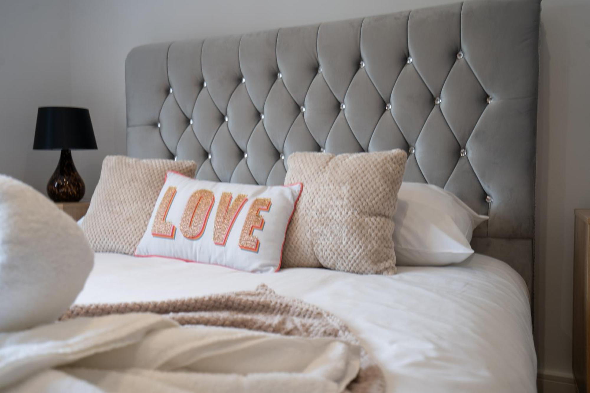 Emirates House, Luxe 5 Bed, With King Sized Beds, Next To Aiport & Nec, Jlr 5 Mins Βίλα Marston Green Εξωτερικό φωτογραφία