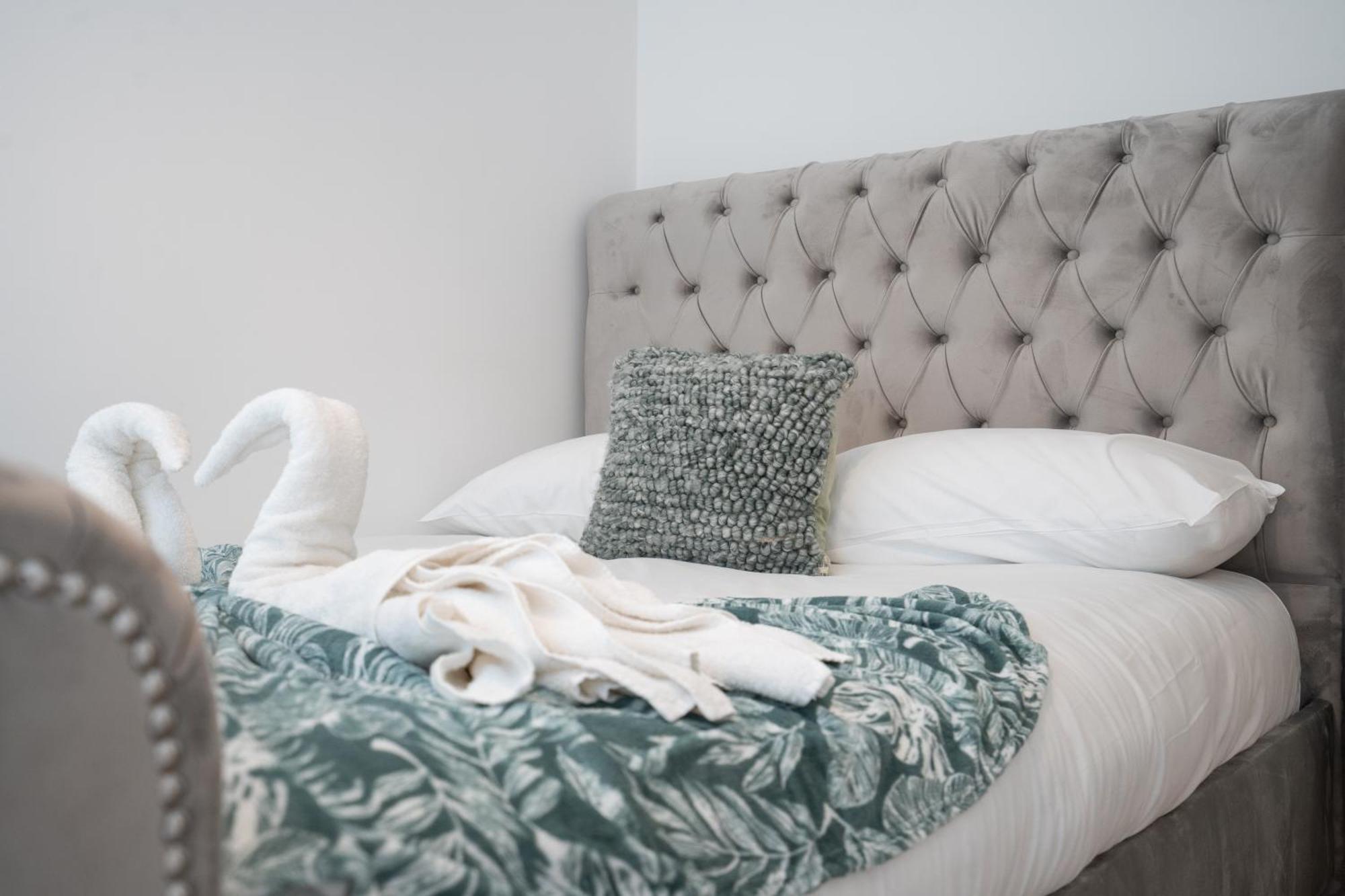Emirates House, Luxe 5 Bed, With King Sized Beds, Next To Aiport & Nec, Jlr 5 Mins Βίλα Marston Green Εξωτερικό φωτογραφία