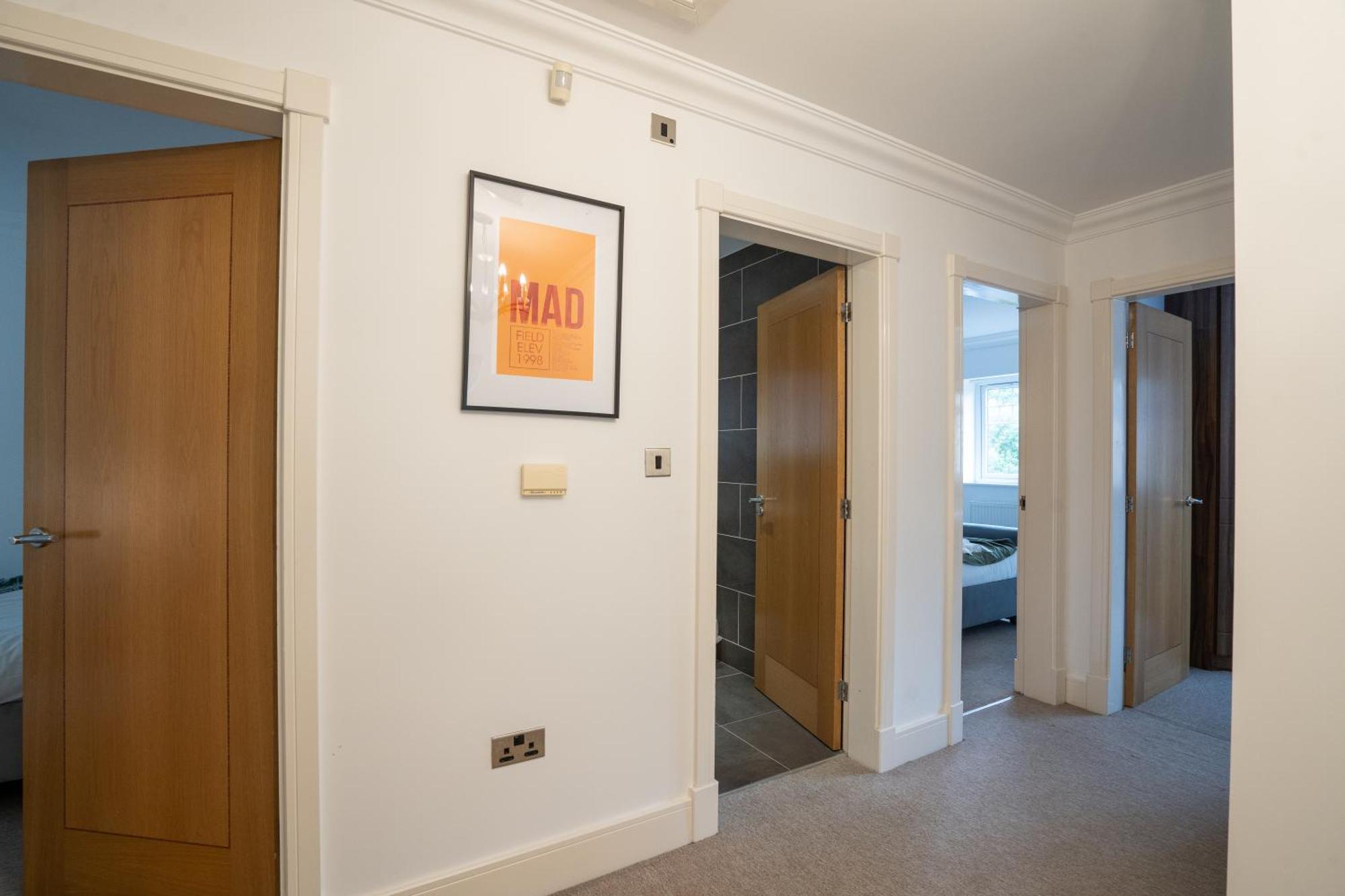Emirates House, Luxe 5 Bed, With King Sized Beds, Next To Aiport & Nec, Jlr 5 Mins Βίλα Marston Green Εξωτερικό φωτογραφία