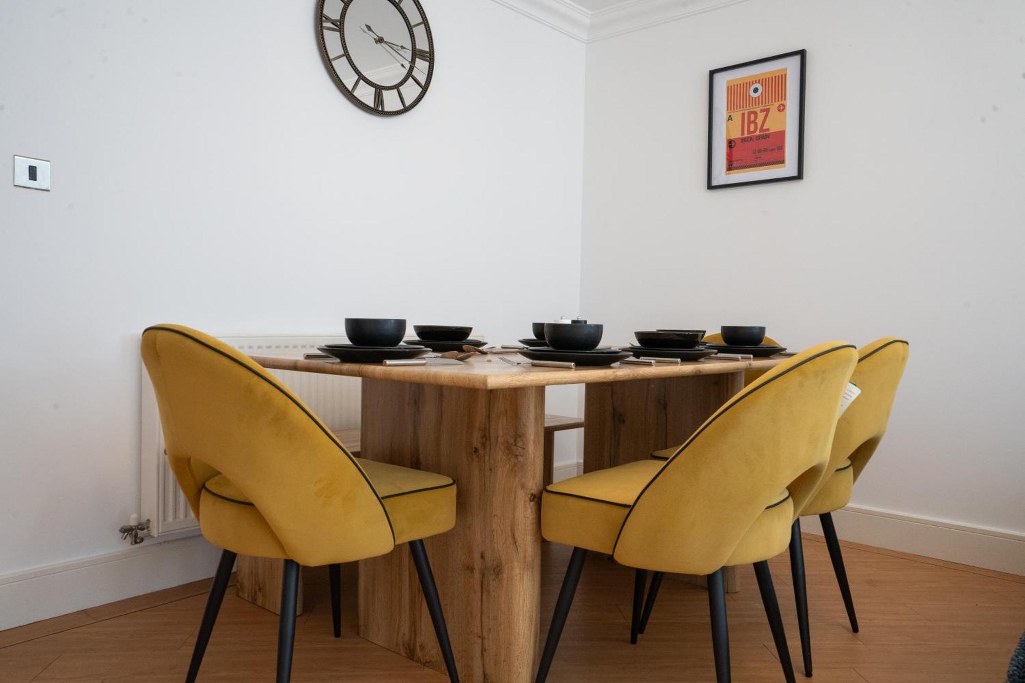 Emirates House, Luxe 5 Bed, With King Sized Beds, Next To Aiport & Nec, Jlr 5 Mins Βίλα Marston Green Εξωτερικό φωτογραφία