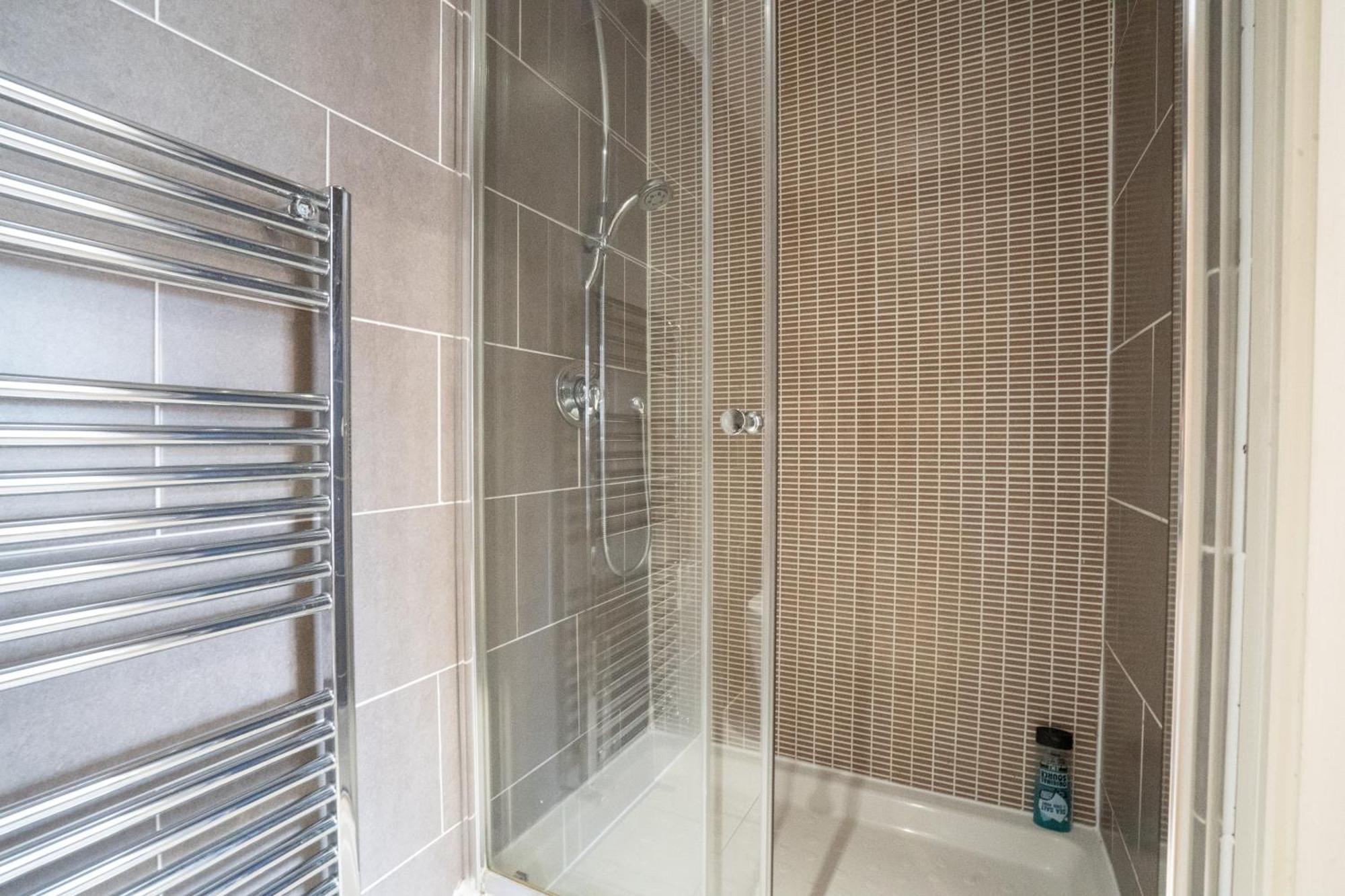 Emirates House, Luxe 5 Bed, With King Sized Beds, Next To Aiport & Nec, Jlr 5 Mins Βίλα Marston Green Εξωτερικό φωτογραφία