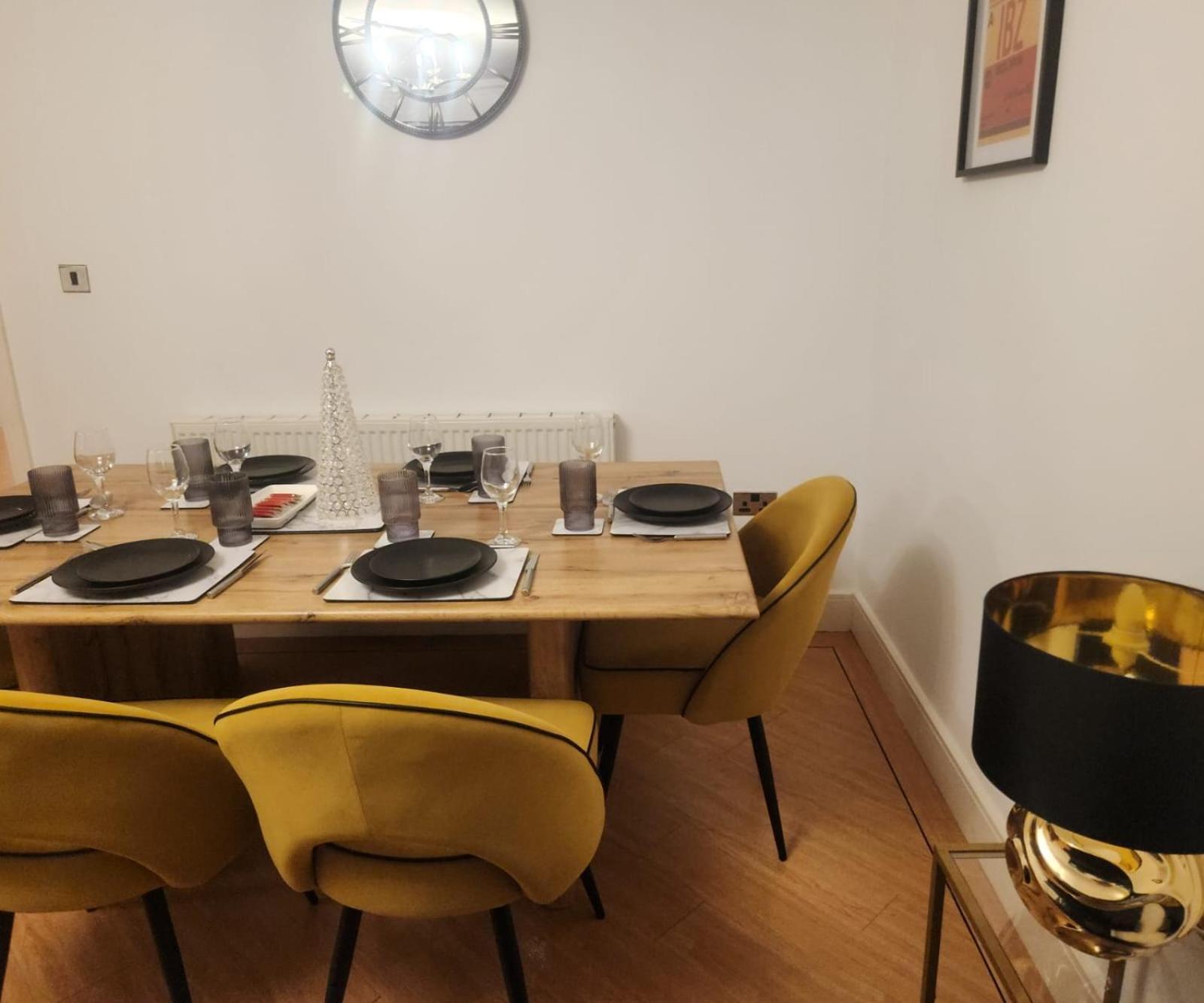 Emirates House, Luxe 5 Bed, With King Sized Beds, Next To Aiport & Nec, Jlr 5 Mins Βίλα Marston Green Εξωτερικό φωτογραφία
