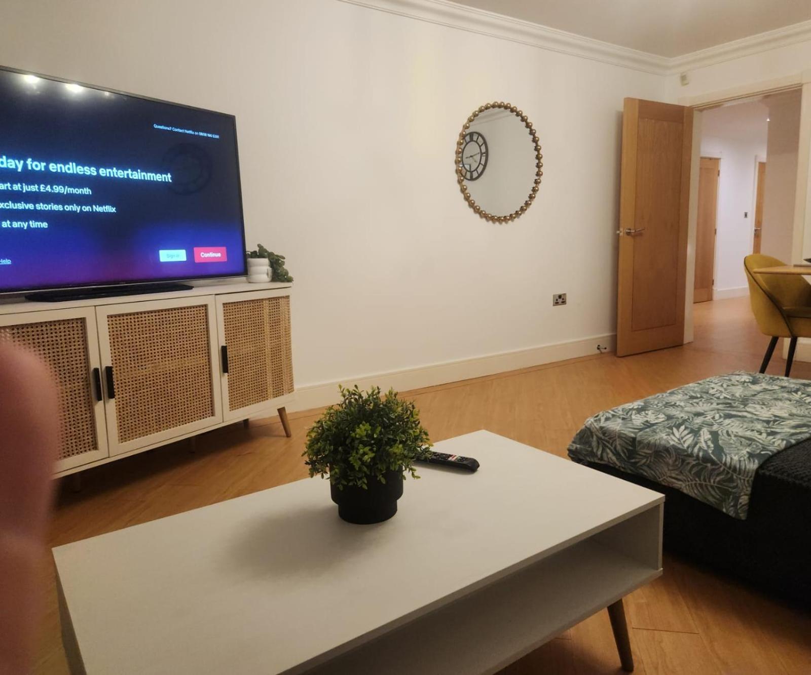 Emirates House, Luxe 5 Bed, With King Sized Beds, Next To Aiport & Nec, Jlr 5 Mins Βίλα Marston Green Εξωτερικό φωτογραφία