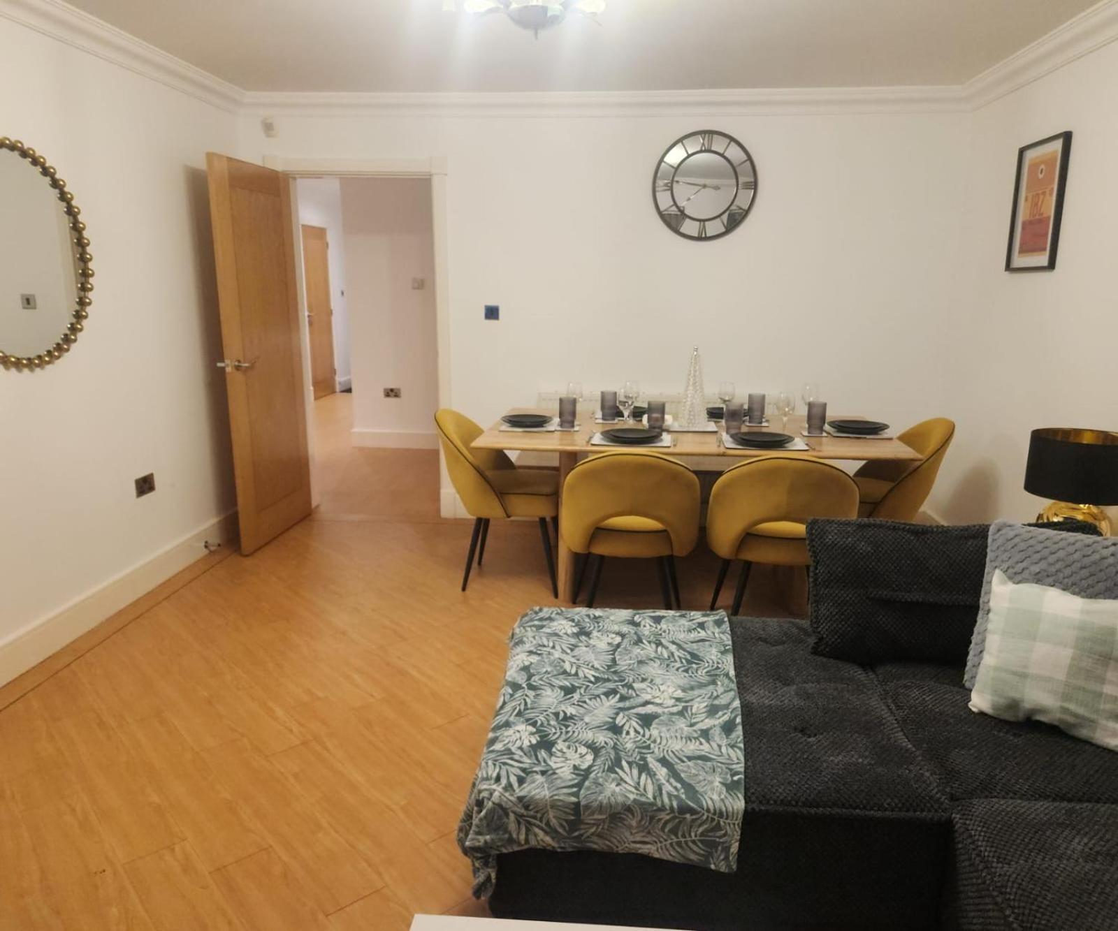 Emirates House, Luxe 5 Bed, With King Sized Beds, Next To Aiport & Nec, Jlr 5 Mins Βίλα Marston Green Εξωτερικό φωτογραφία