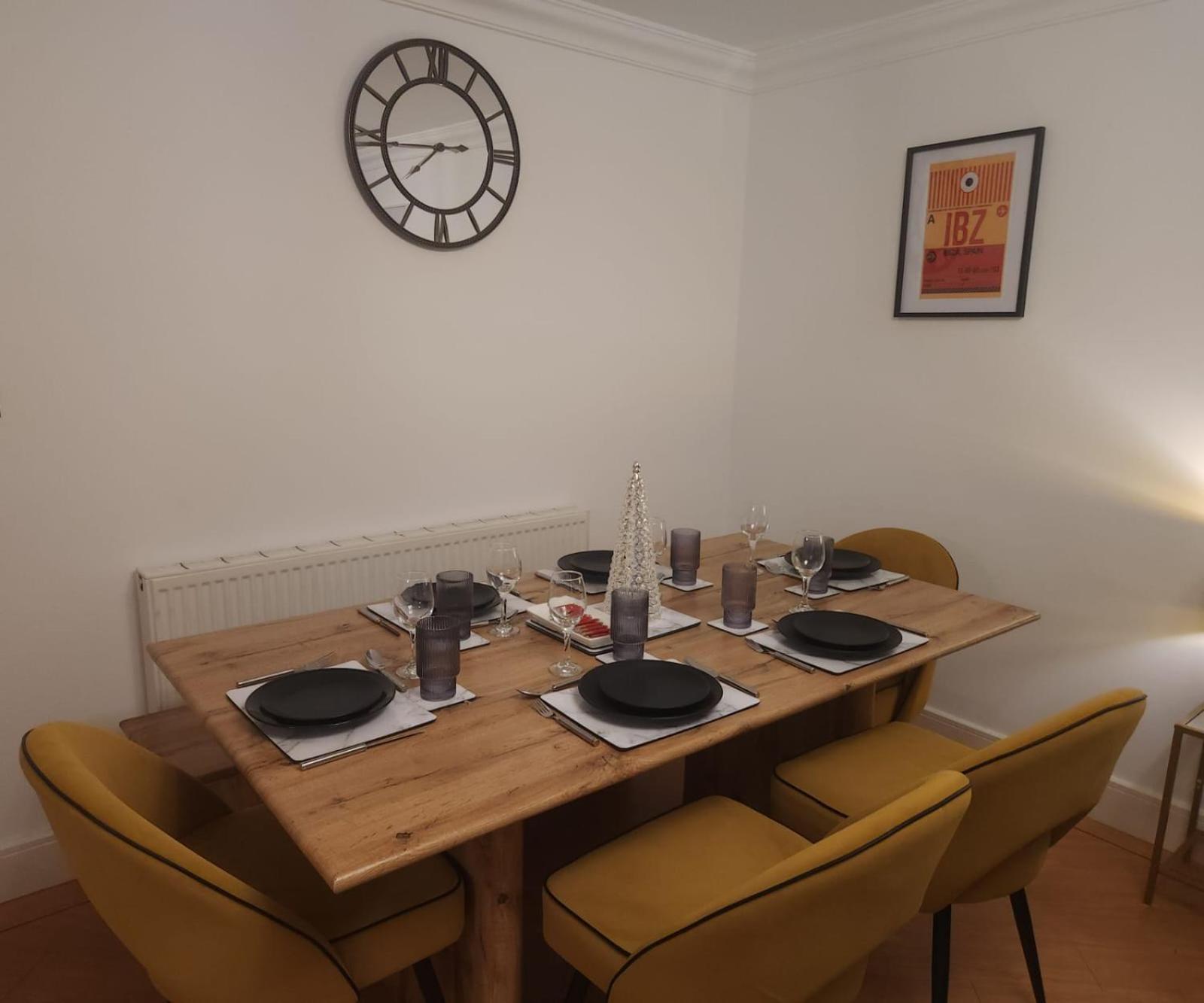 Emirates House, Luxe 5 Bed, With King Sized Beds, Next To Aiport & Nec, Jlr 5 Mins Βίλα Marston Green Εξωτερικό φωτογραφία